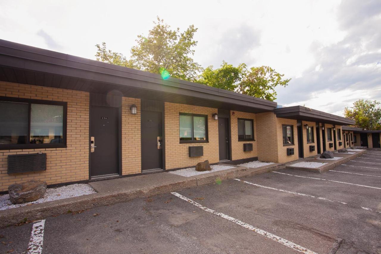 Motel Newstar Laval Exteriér fotografie