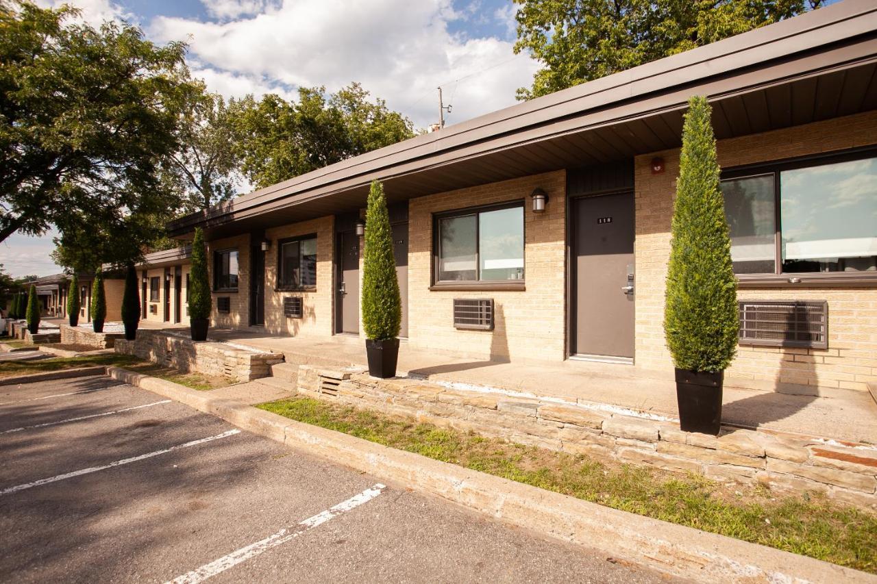 Motel Newstar Laval Exteriér fotografie