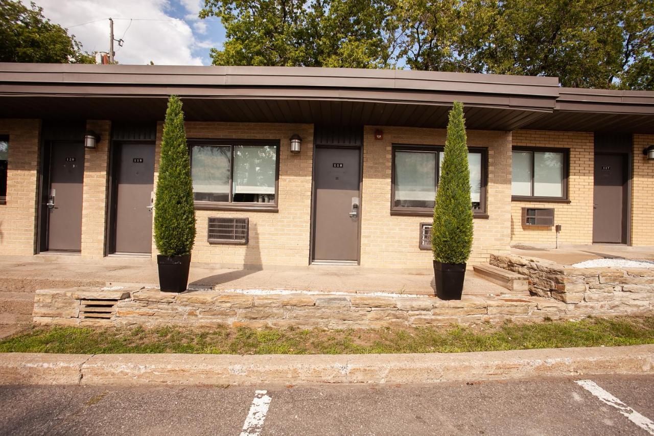 Motel Newstar Laval Exteriér fotografie